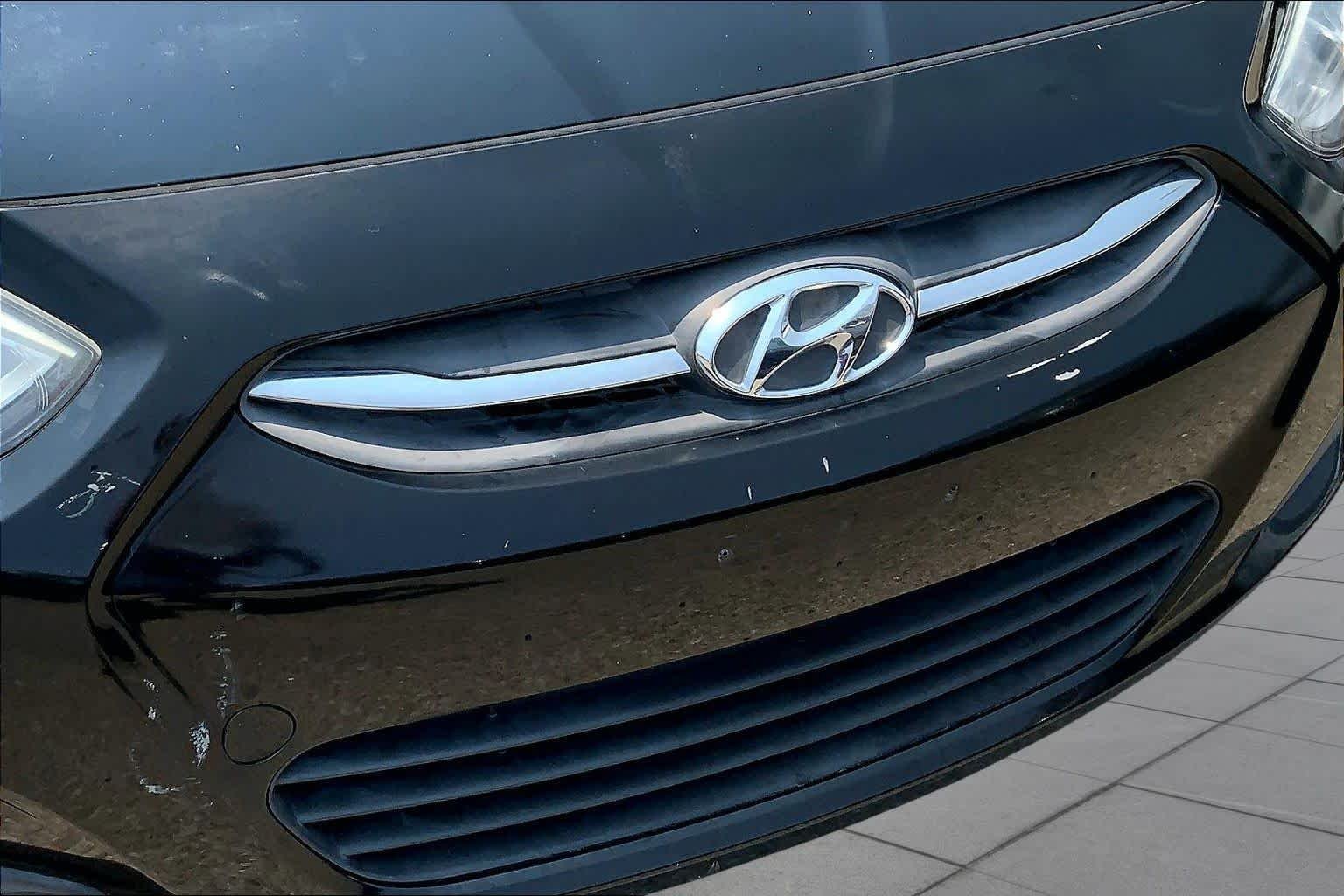 Used 2016 Ultra Black Pearl Hyundai SE image 28