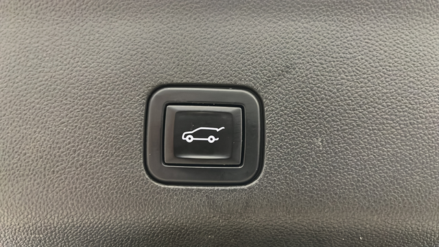 Used 2021 Crystal White Tricoat Cadillac Sport Platinum image 30