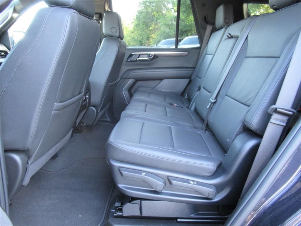 Used 2025 Gray Chevrolet Z71 image 32
