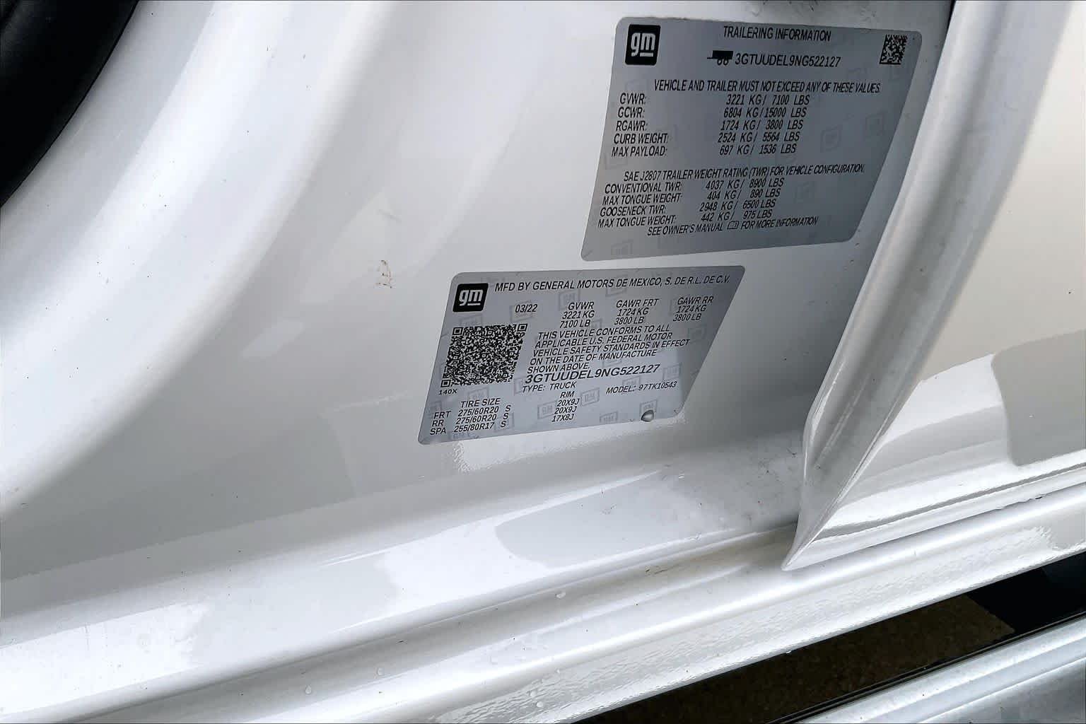 Used 2022 White Frost Tricoat GMC SLT image 34