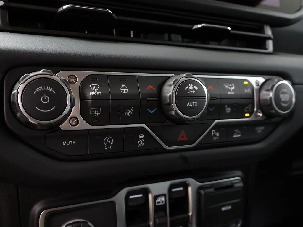 2026 Jeep Wrangler 4-Door Sahara - Photo 35