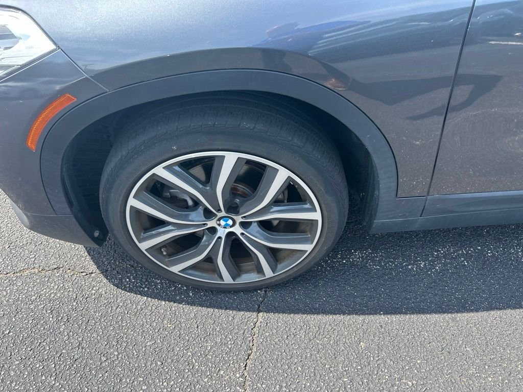 Used 2018 Gray BMW xDrive28i image 12