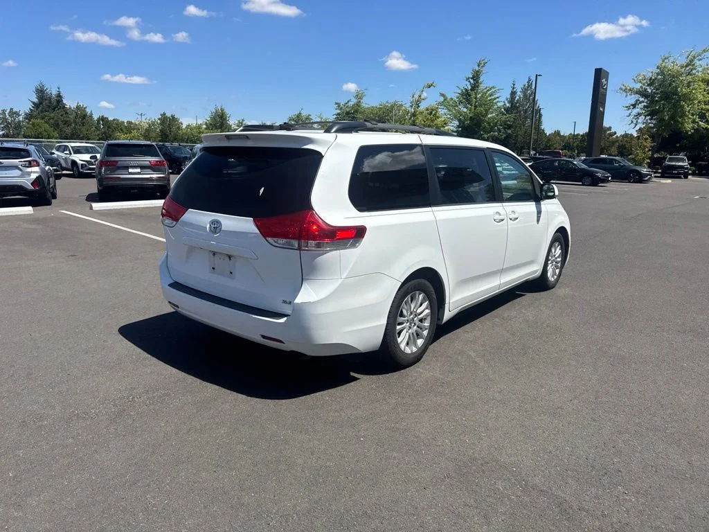 Used 2013 White Toyota XLE image 5