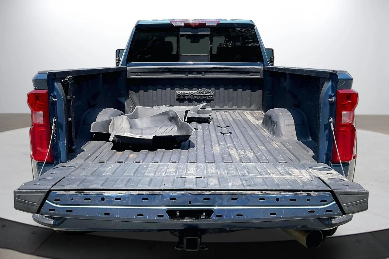 Used 2024 Blue Chevrolet High Country image 27