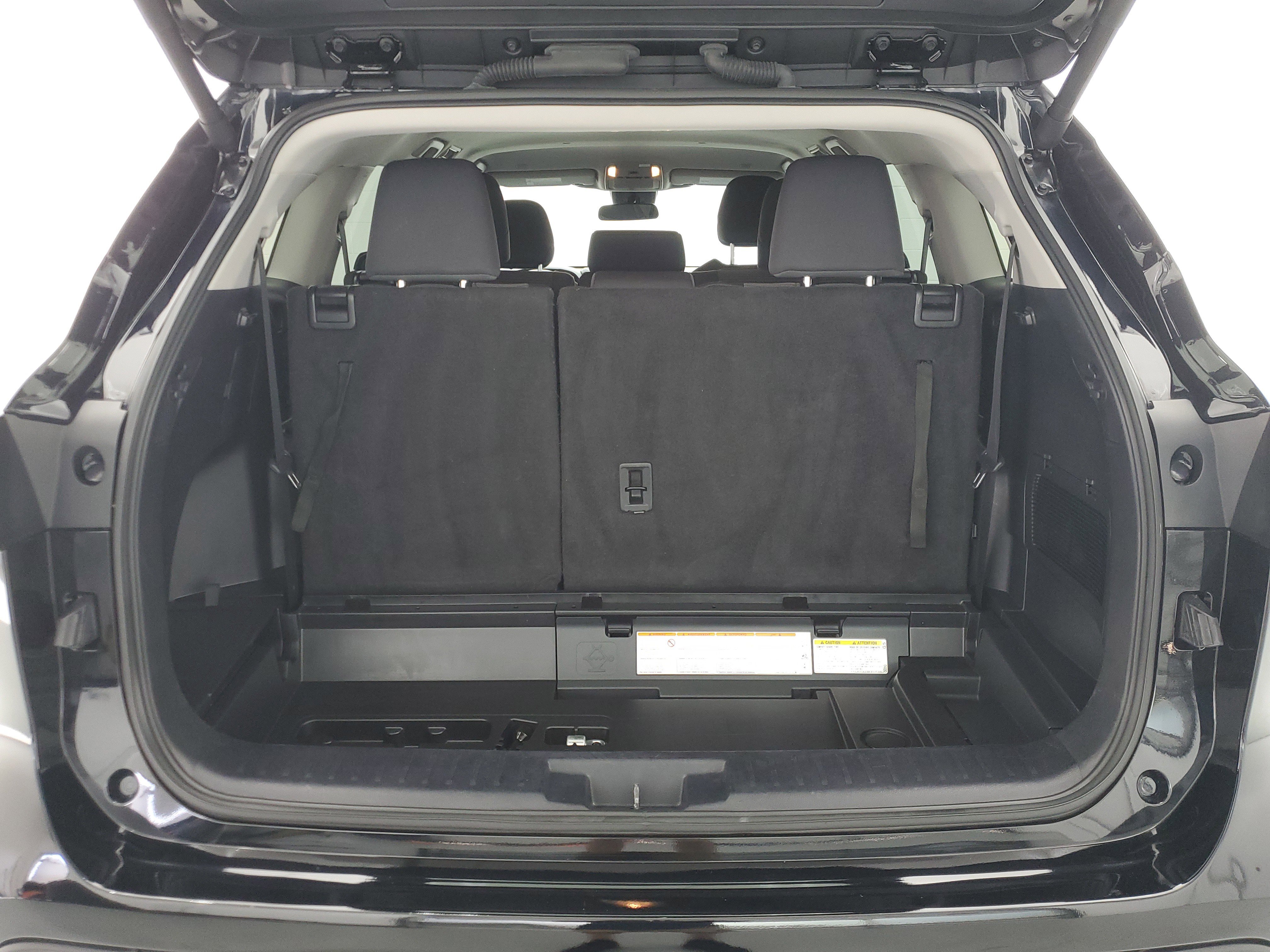 2024 Toyota Highlander LE - Photo 11