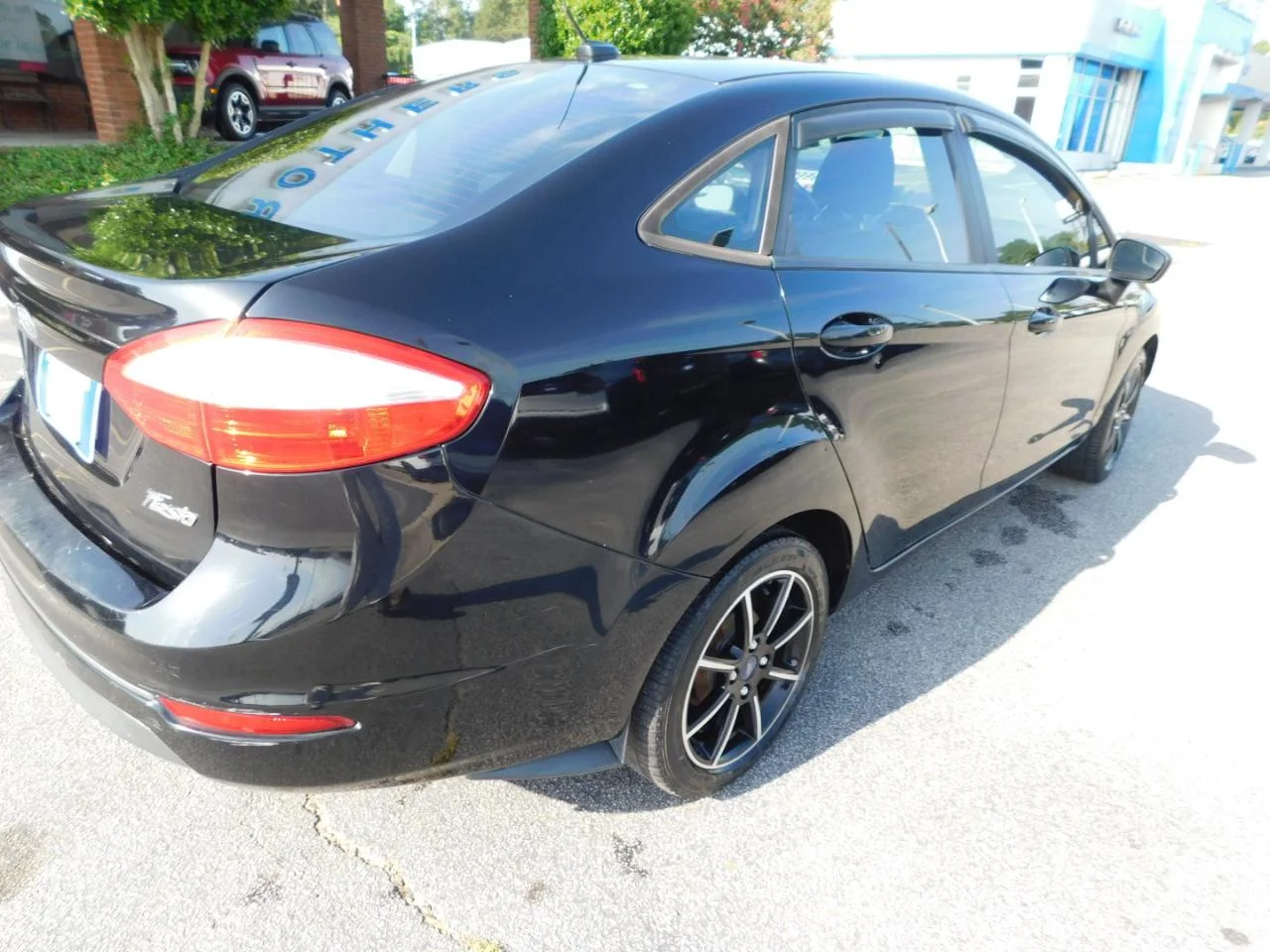Used 2018 Black Ford SE SEDAN image 8