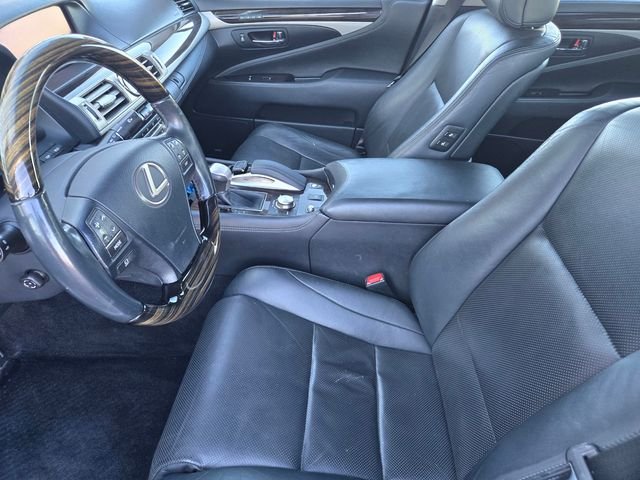 Used 2016 White Lexus 460 image 15