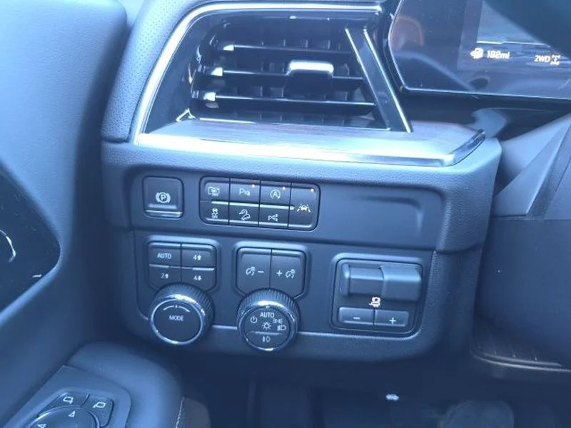 2026 Chevrolet Suburban Premier - Photo 19