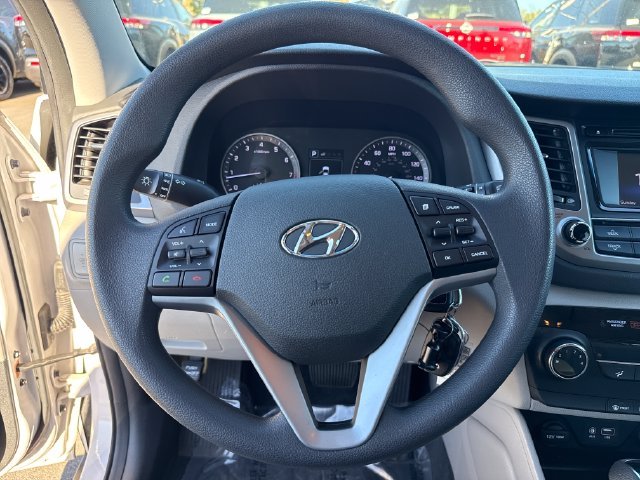 Used 2016 White Hyundai SE image 17