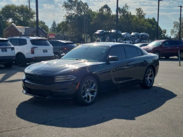 Used 2021 Black Dodge SXT image 3