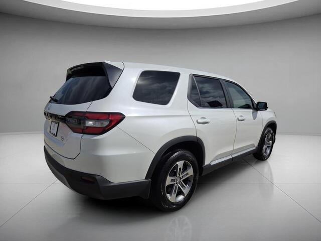 Used 2024 Platinum White Pearl Honda EX-L w/Rear Captain