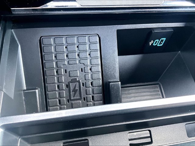 Used 2023 Black Metallic Ford Lariat image 28