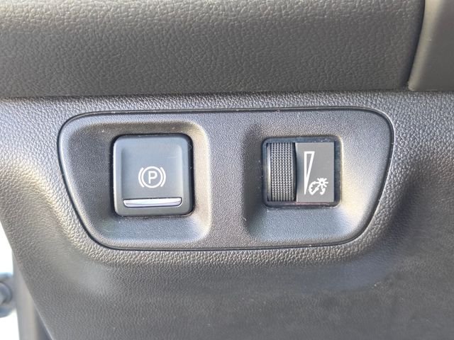 Used 2017 White GMC SLE-2 image 26