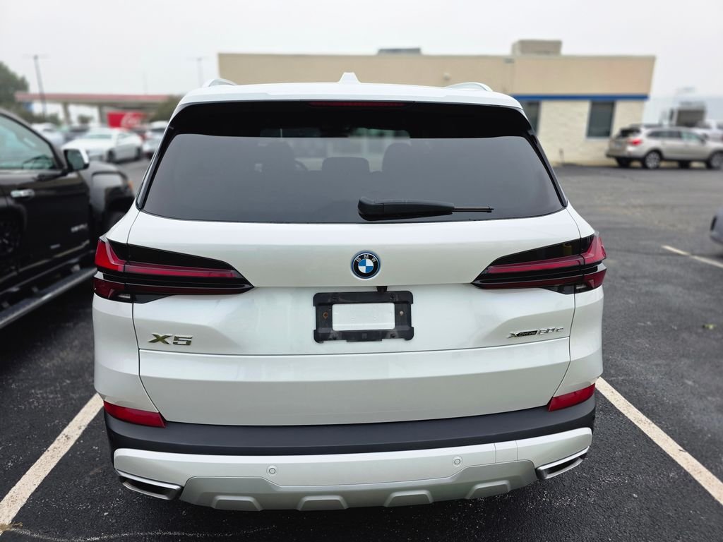 Used 2024 Mineral White Metallic BMW xDrive50e image 3