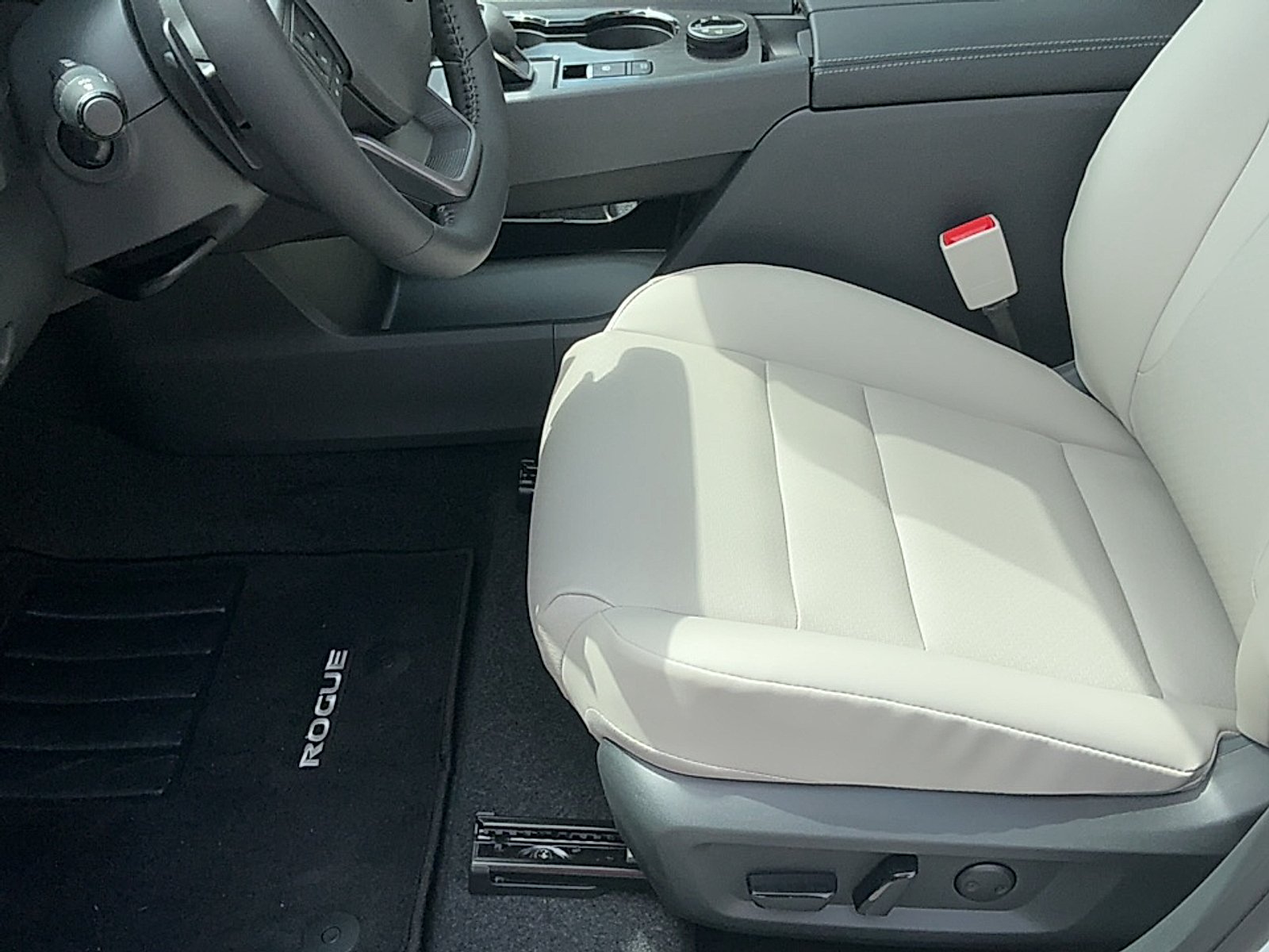 New 2026 Everest White Pearl Tricoat Nissan Dark Armor image 14