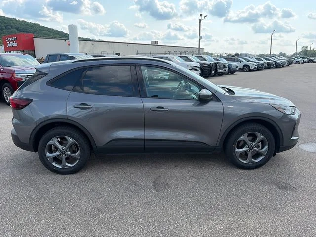 Used 2025 Gray Metallic Ford ST-Line Select image 9