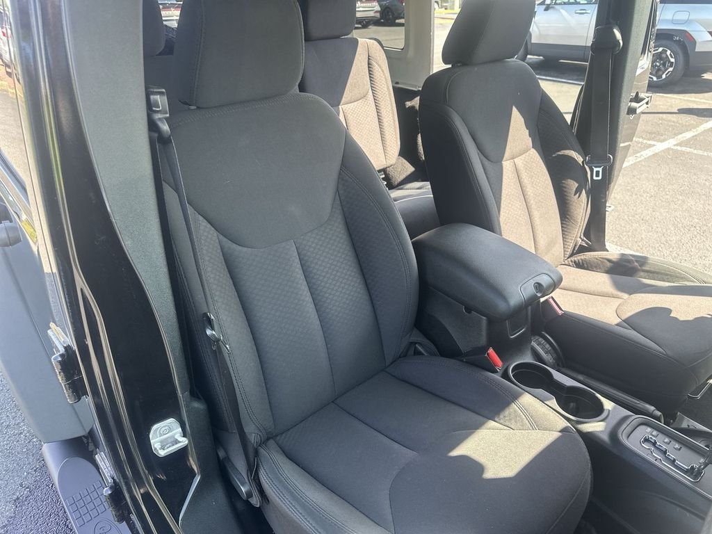 Used 2014 Black Jeep Unlimited Sport image 28