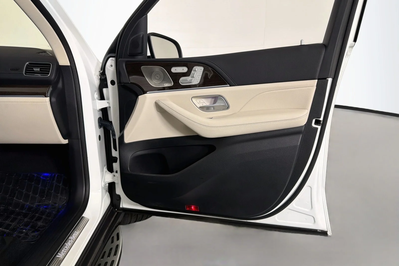 Certified Used 2024 Polar White Mercedes-Benz 450e image 24