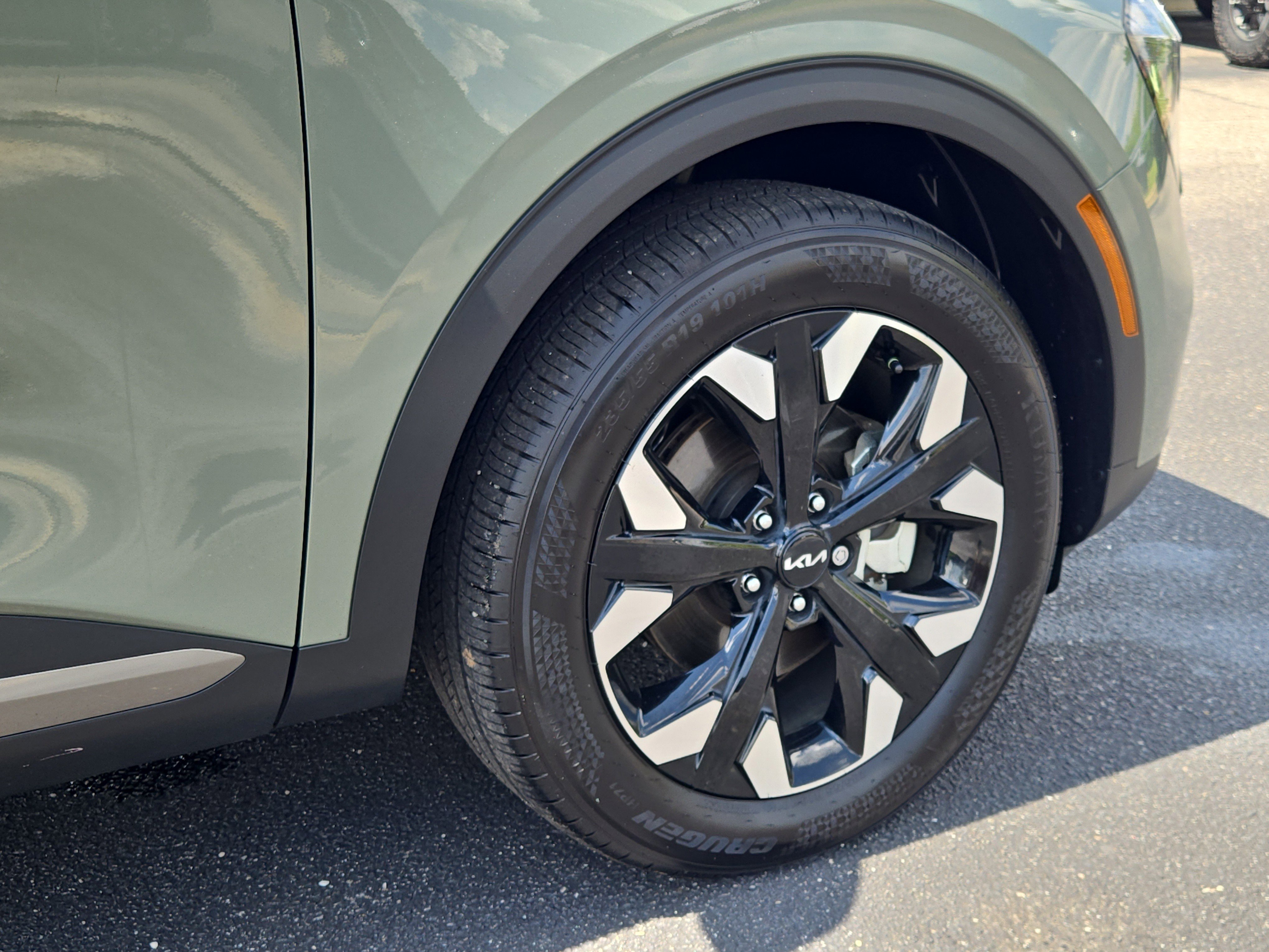 Certified Used 2024 Jungle Green Kia X-Line image 10