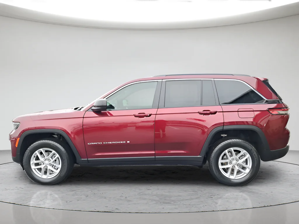 New 2026 Velvet Red Pearl-Coat Exterior Paint Jeep Laredo image 6