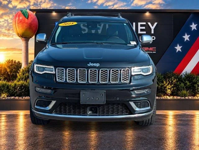 Used 2018  Jeep Summit image 8
