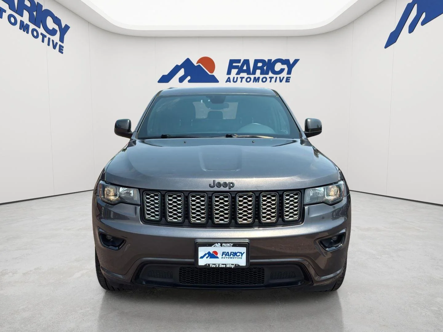 Used 2018 Granite Crystal Metallic Clearcoat Jeep Altitude image 2