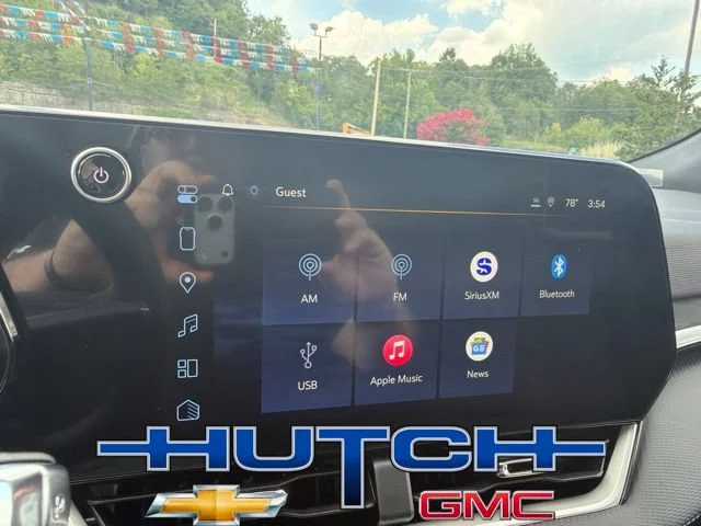 New 2027 Summit White Chevrolet LT image 35