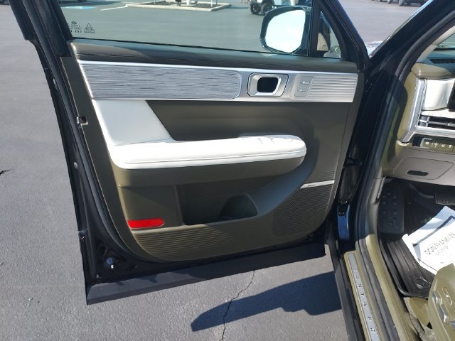 Used 2024 Black Hyundai Calligraphy image 12