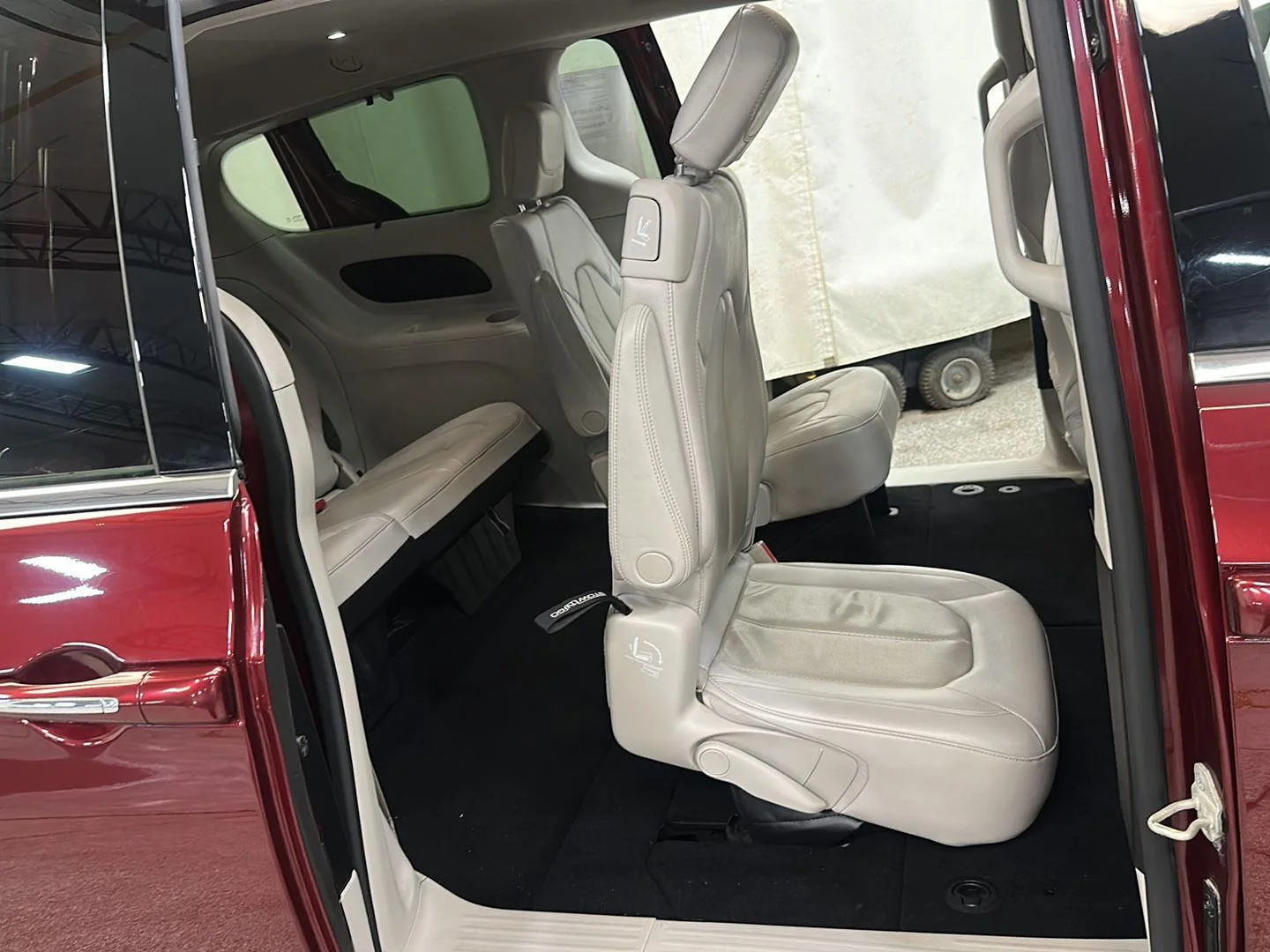 Used 2019 Velvet Red Pearlcoat Chrysler Touring L image 33