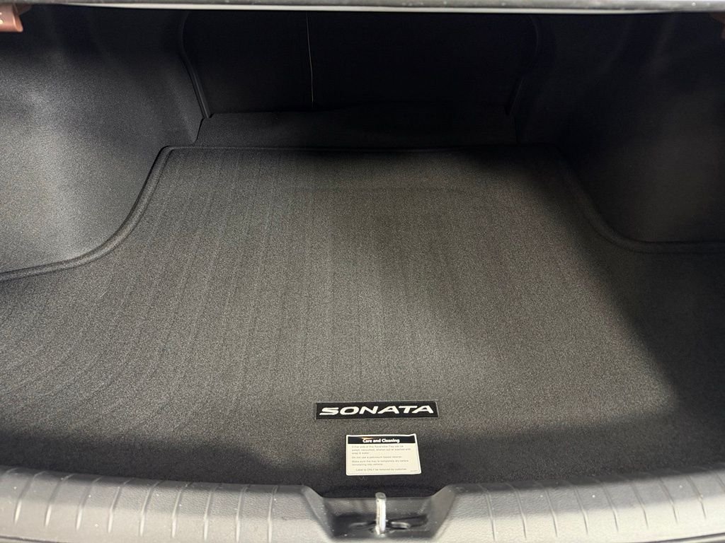Used 2021 Quartz Hyundai Limited image 32