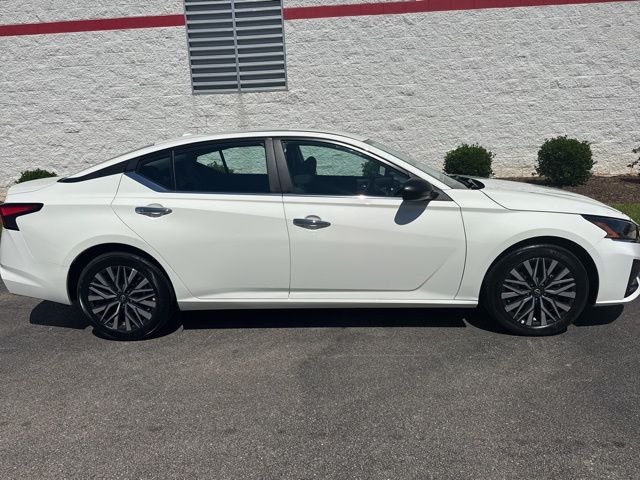 Used 2025 White Nissan 2.5 SV image 8