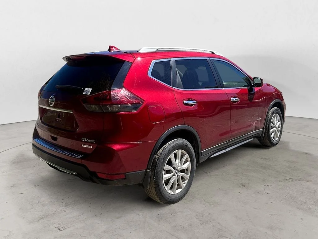 Used 2018 Scarlet Nissan SV image 6
