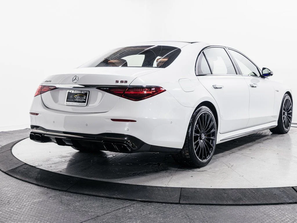 Used 2025 MANUFAKTUR Moonlight White Metallic Mercedes-Benz S 63 E AMG® image 34