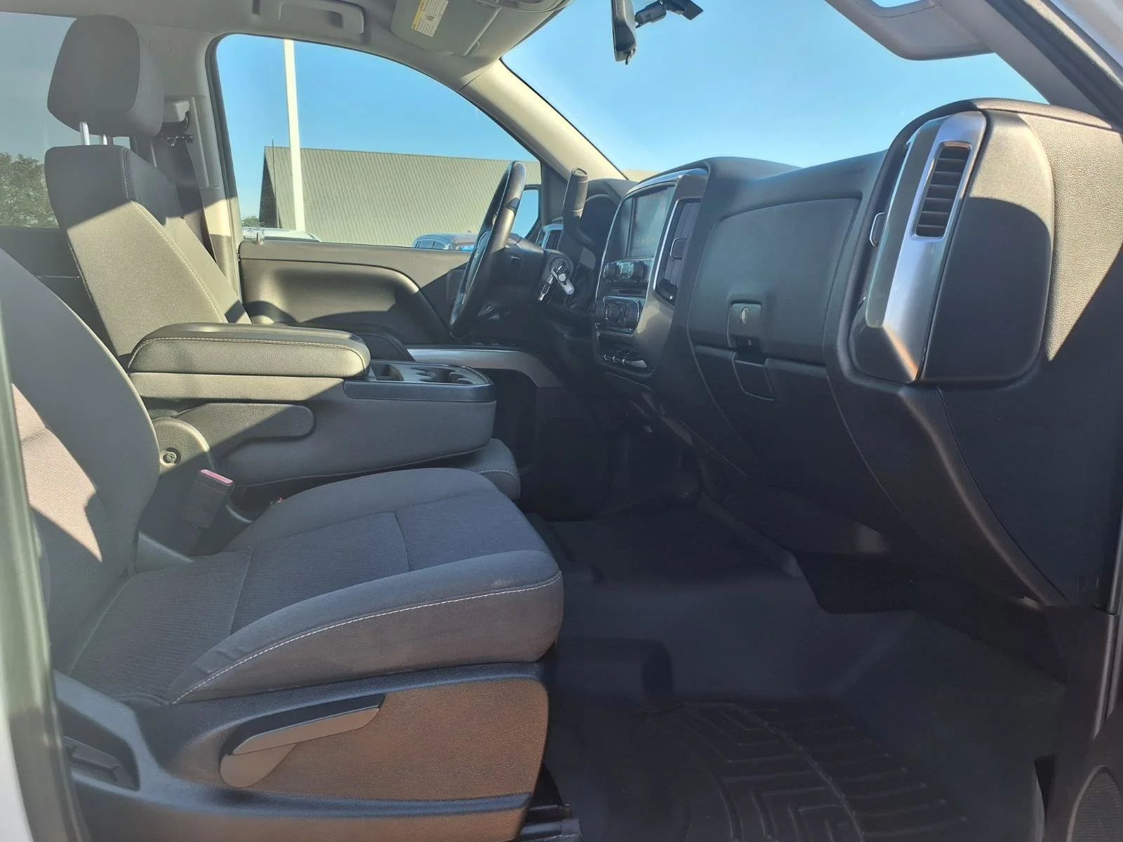 Used 2017 White Chevrolet LT image 13