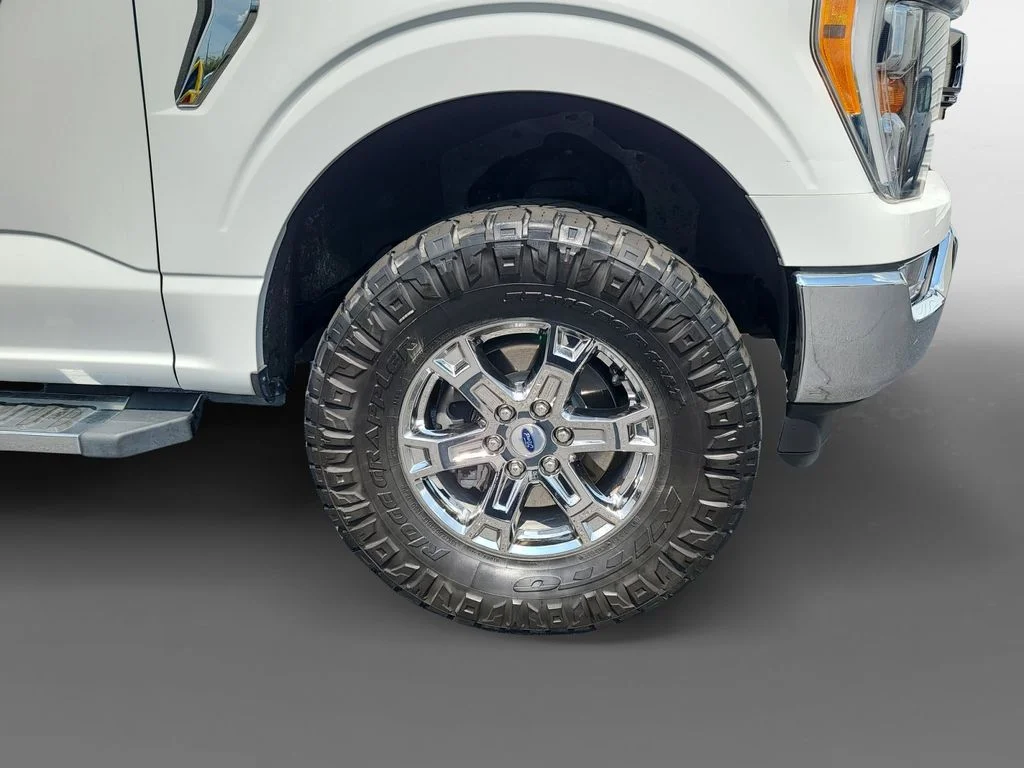 Used 2021 White Ford Lariat image 16