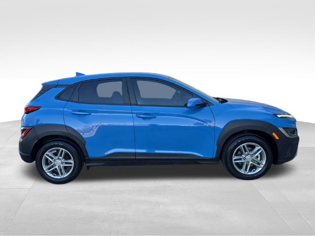 Used 2022 Blue Hyundai SE image 6