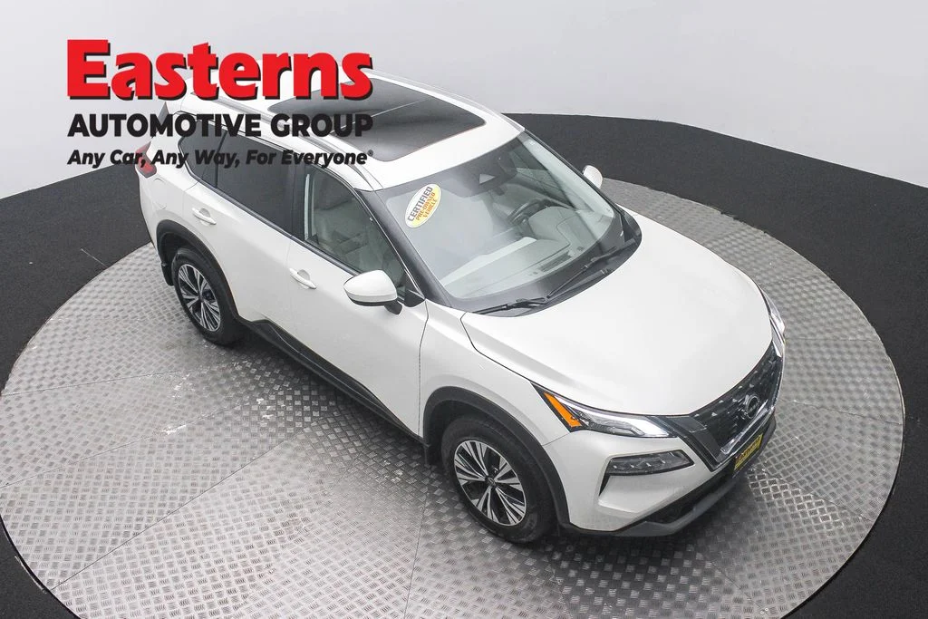 Used 2023 White Nissan SV image 3