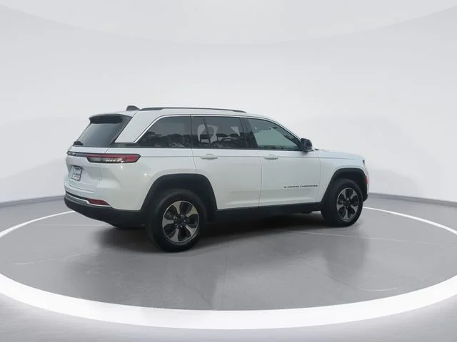 Used 2022 White Jeep 4xe image 8