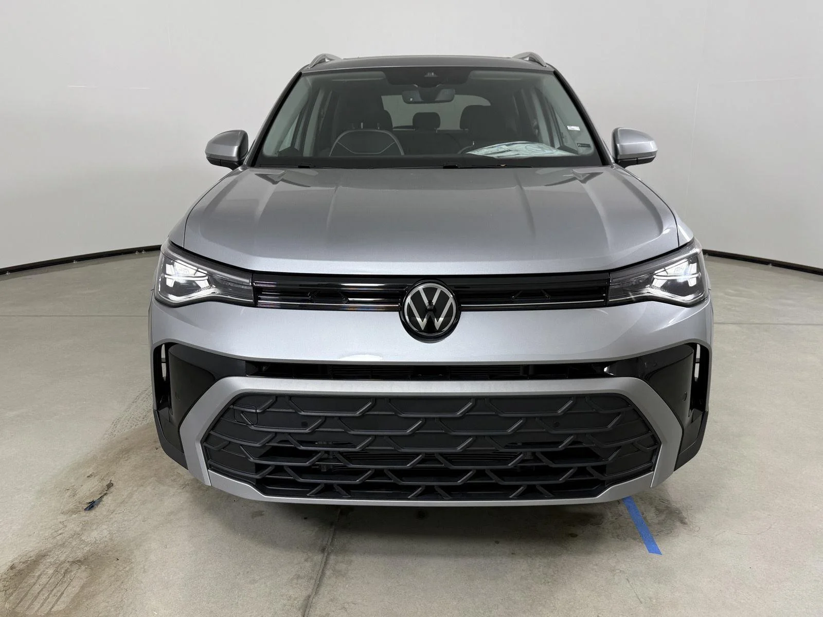 New 2026 Pyrite Silver Metallic Volkswagen SE image 2
