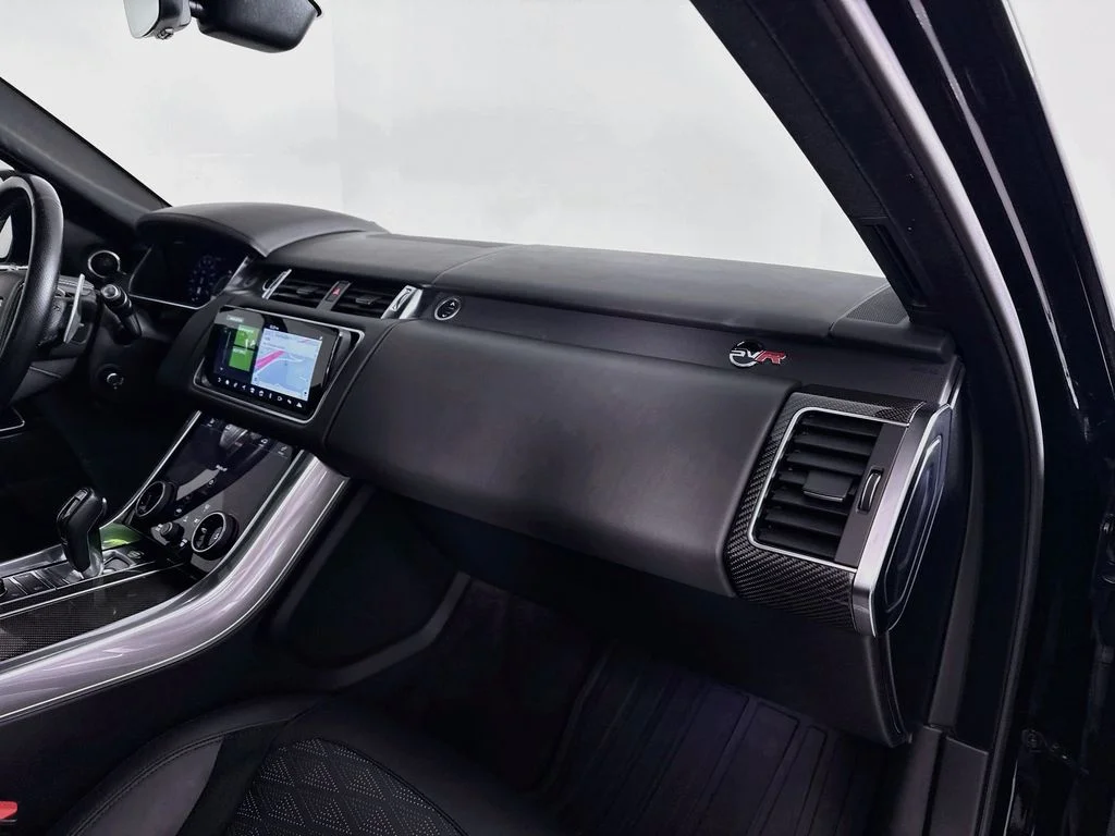 Used 2021  Land Rover SVR image 31