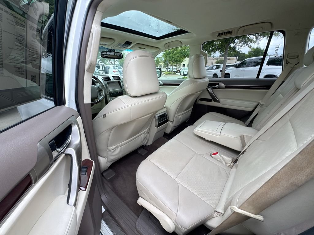 Used 2018  Lexus 460 image 31