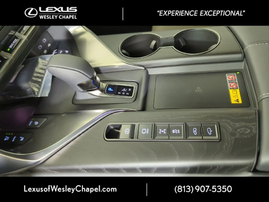Used 2025 White Lexus 700H image 26