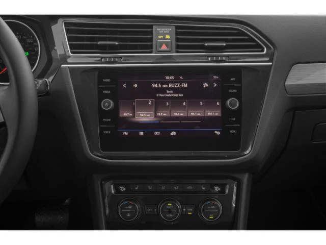 Used 2019 White Silver Metallic Volkswagen SE image 13