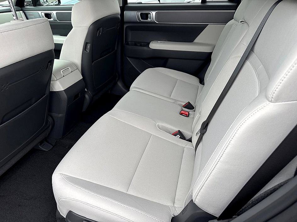 New 2026 Phantom Black Hyundai SE image 7