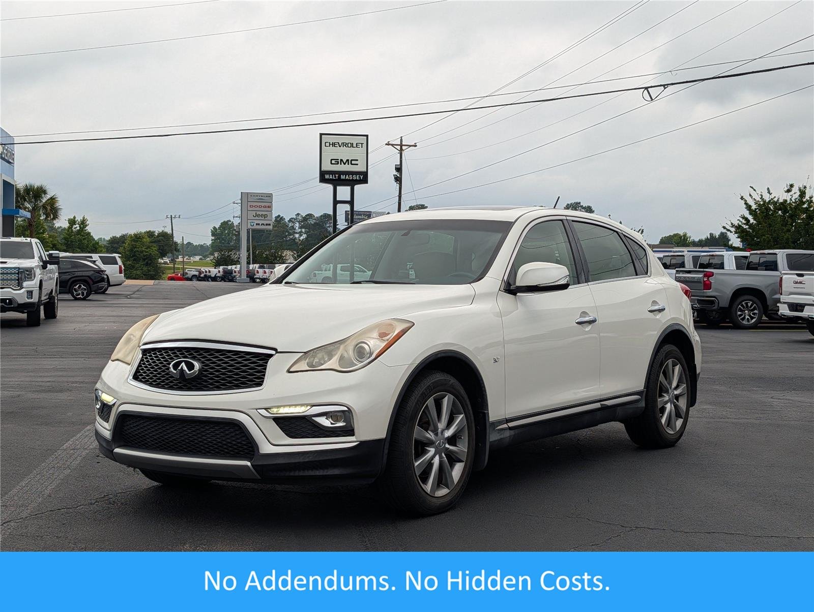 Used 2017 Majestic White INFINITI RWD image 1