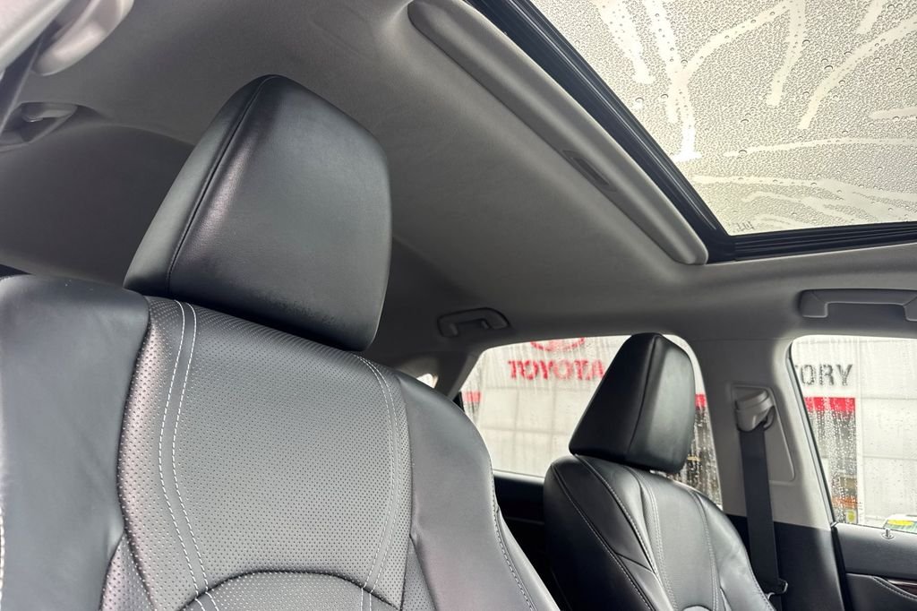 Used 2019 White Lexus 350 image 21