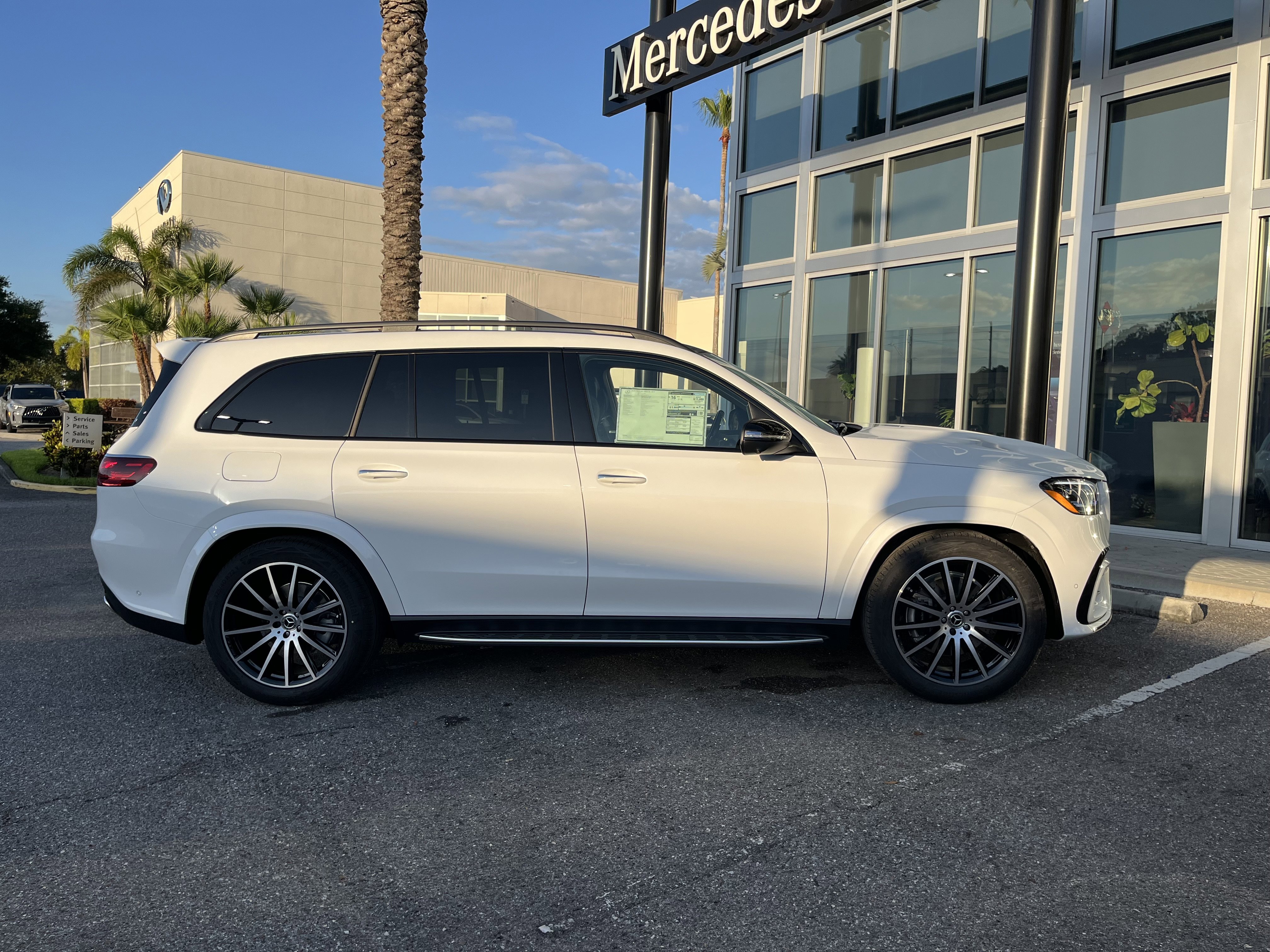 New 2026 MANUFAKTUR Moonlight White Metallic Mercedes-Benz GLS 580 image 8