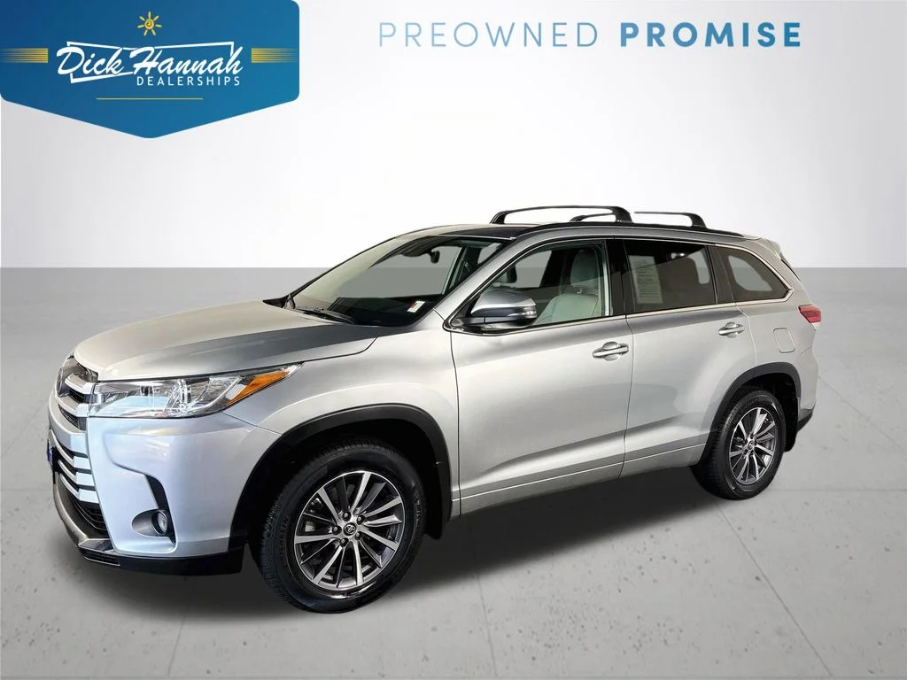 Used 2018 Silver Toyota XLE image 1