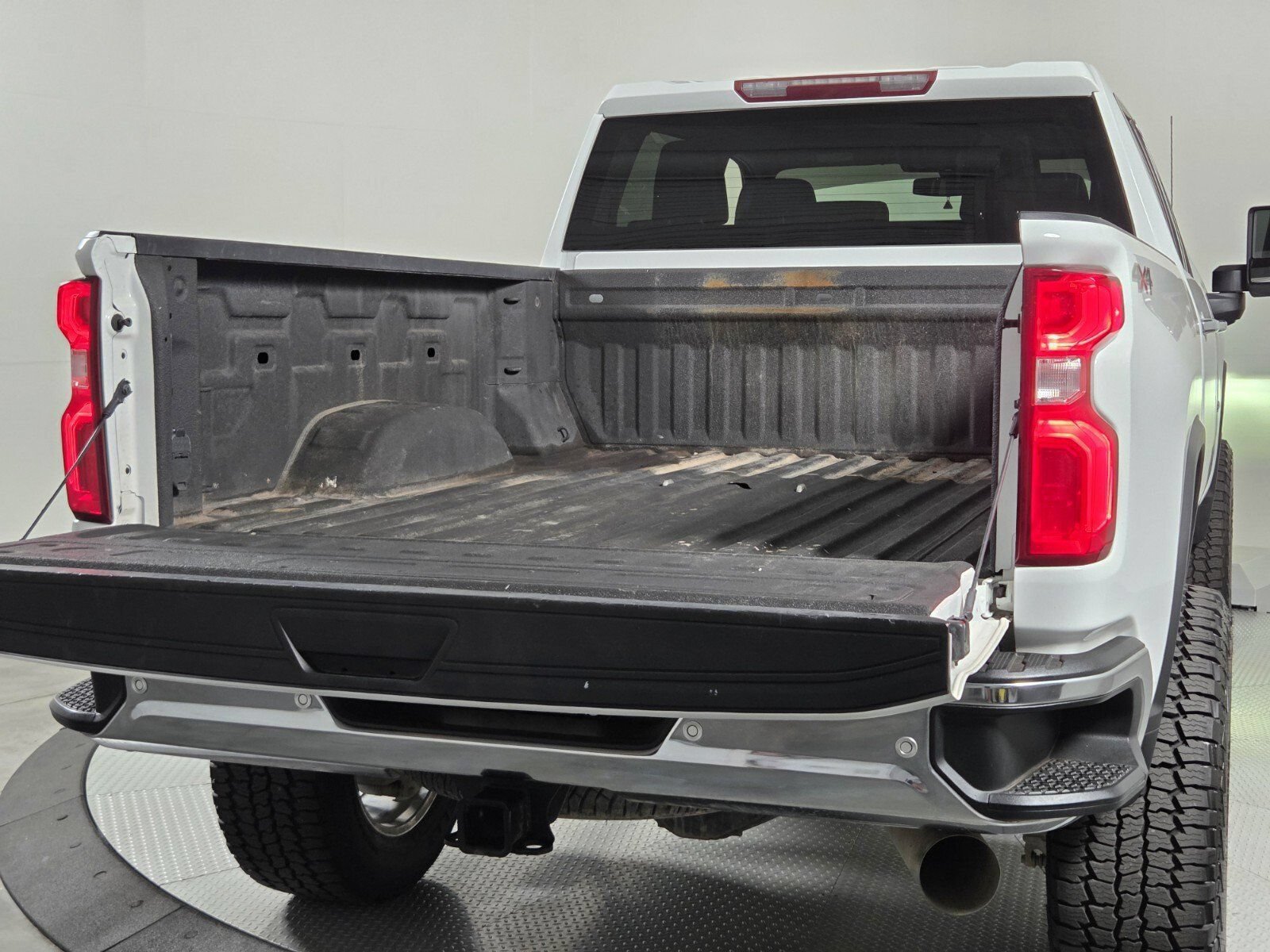 Used 2021 SUMMIT WHITE Chevrolet LTZ image 17