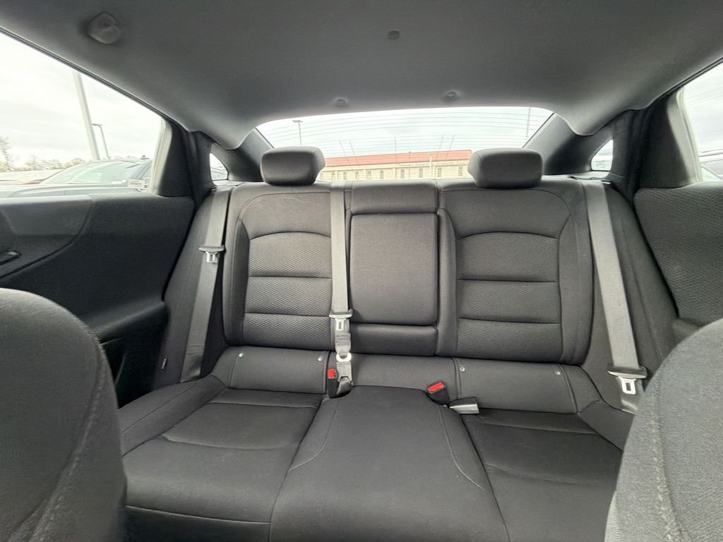 Used 2024 White Chevrolet LT image 28